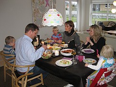 19. April - Besoeg af Mammon og Familien